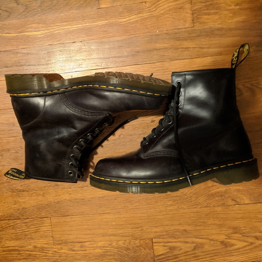 Like New! Black Doc Martin Leather Lace Up Boots